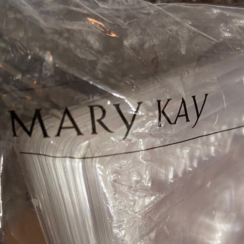 Mary K , 30 disposable trays for make up